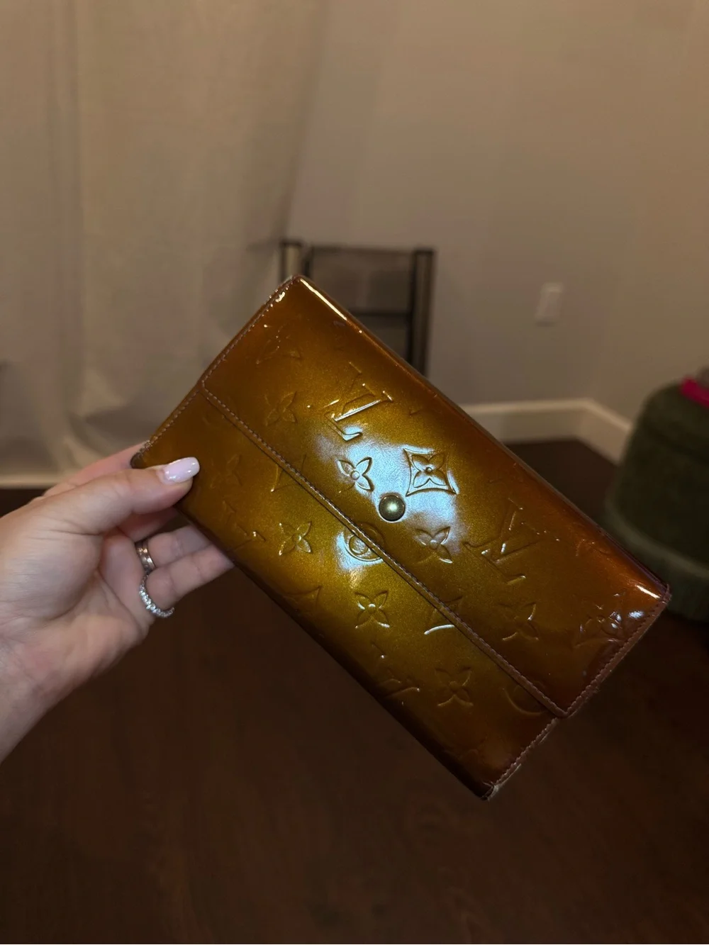 Louis Vuitton glossy louis